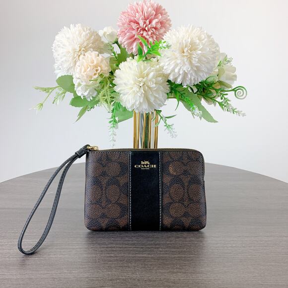 Coach CW854 Corner Zip Wristlet In Signature Canvas With Stripe IN WALNUT BLACK - Picture 1 of 4